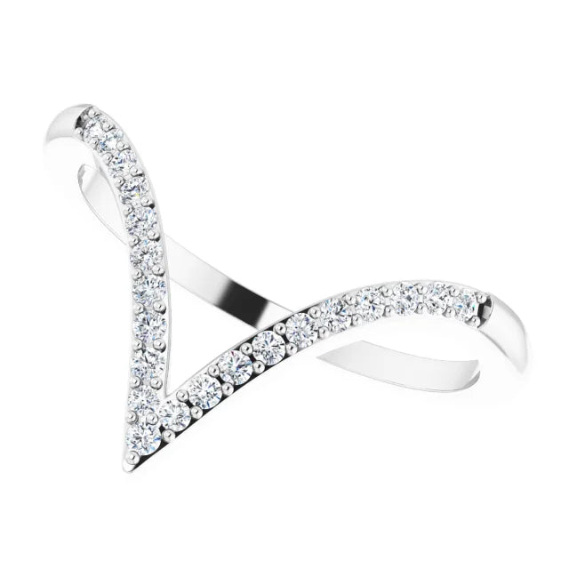 14K 1/6 CTW Natural Diamond V Ring